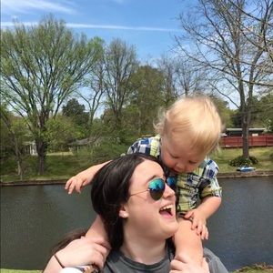 Meet your Posher, Abigail